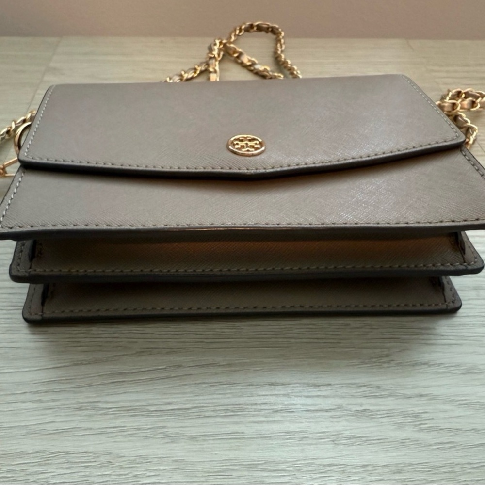 Tory Burch Gray Robinson Leather Mini Chain Bag - Picture 14 of 14